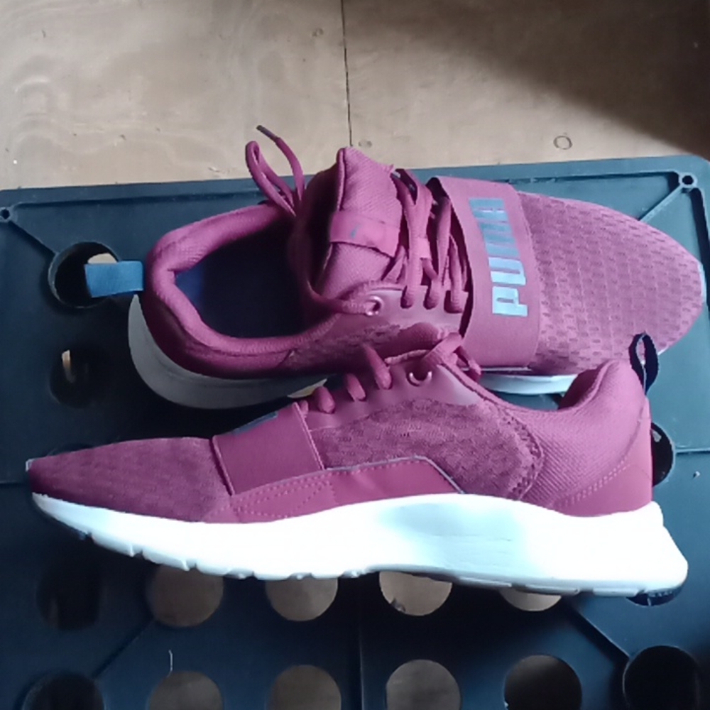 Puma tennis shoes